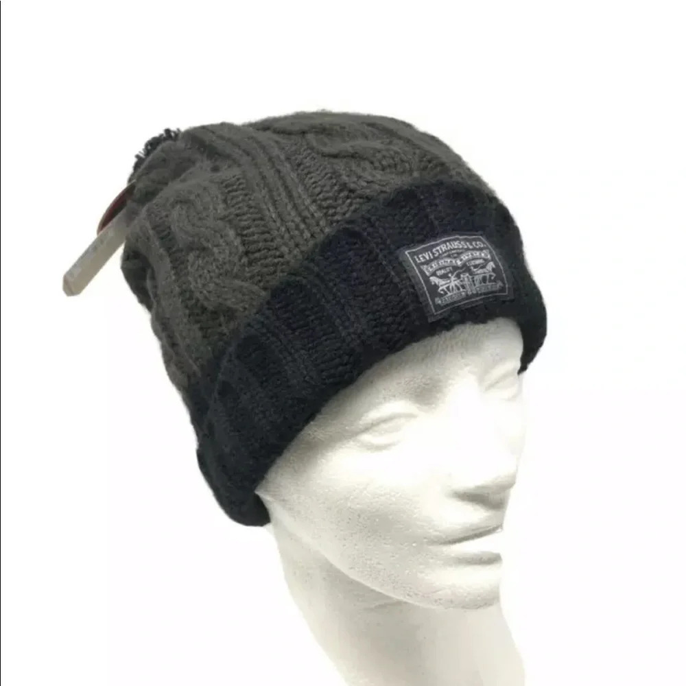 Levi’s Grey Cable Knit PomPom Beanie